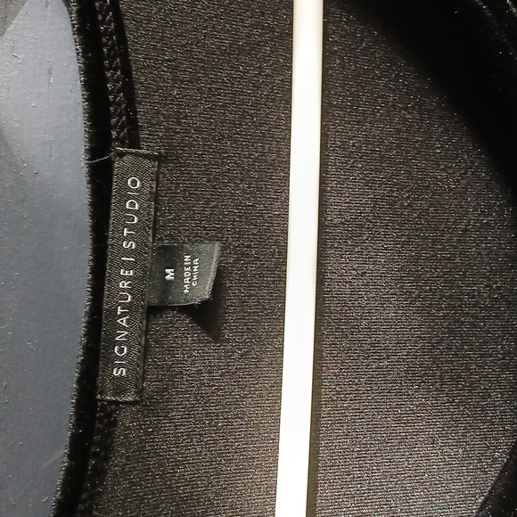 Signature Studio Elegant Black Velvet/lace Women's Top Size Medium - Picture 3 of 7